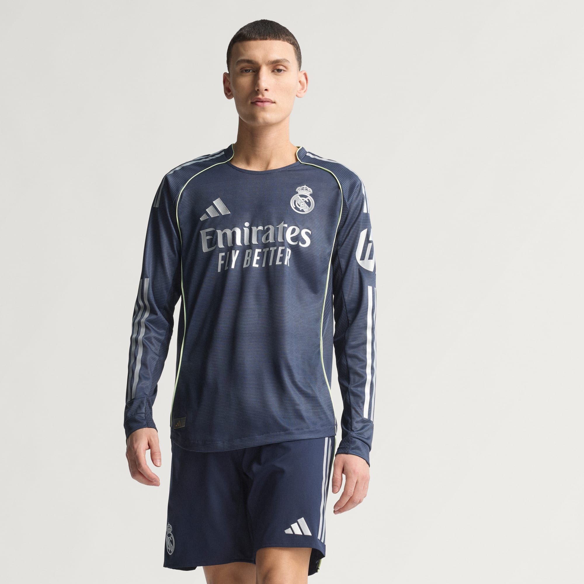 Alternative view of Áo Adidas Real Madrid 25/26 Long Sleeve Away Authentic Jersey JP3956