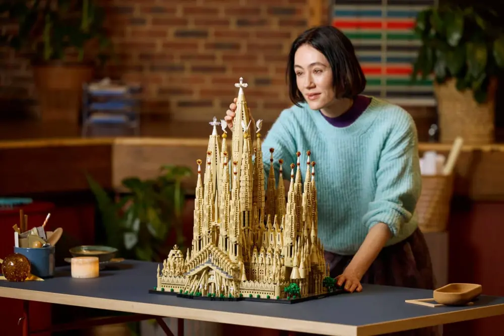 Alternative view of Mô hình Lego Sagrada Família 21065