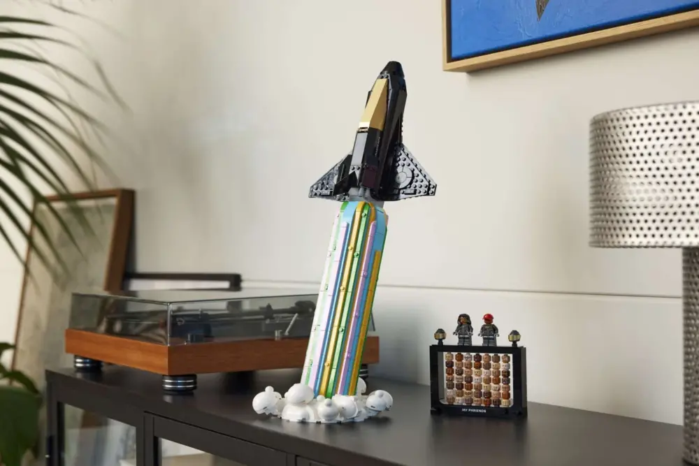 Alternative view of Mô Hình Lego Over the Moon with Pharrell Williams  10391