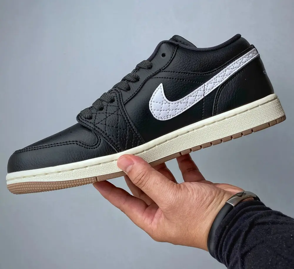 Alternative view of Giày Nike Air Jordan 1 Low SE 'Off-Noir' IO2047-001
