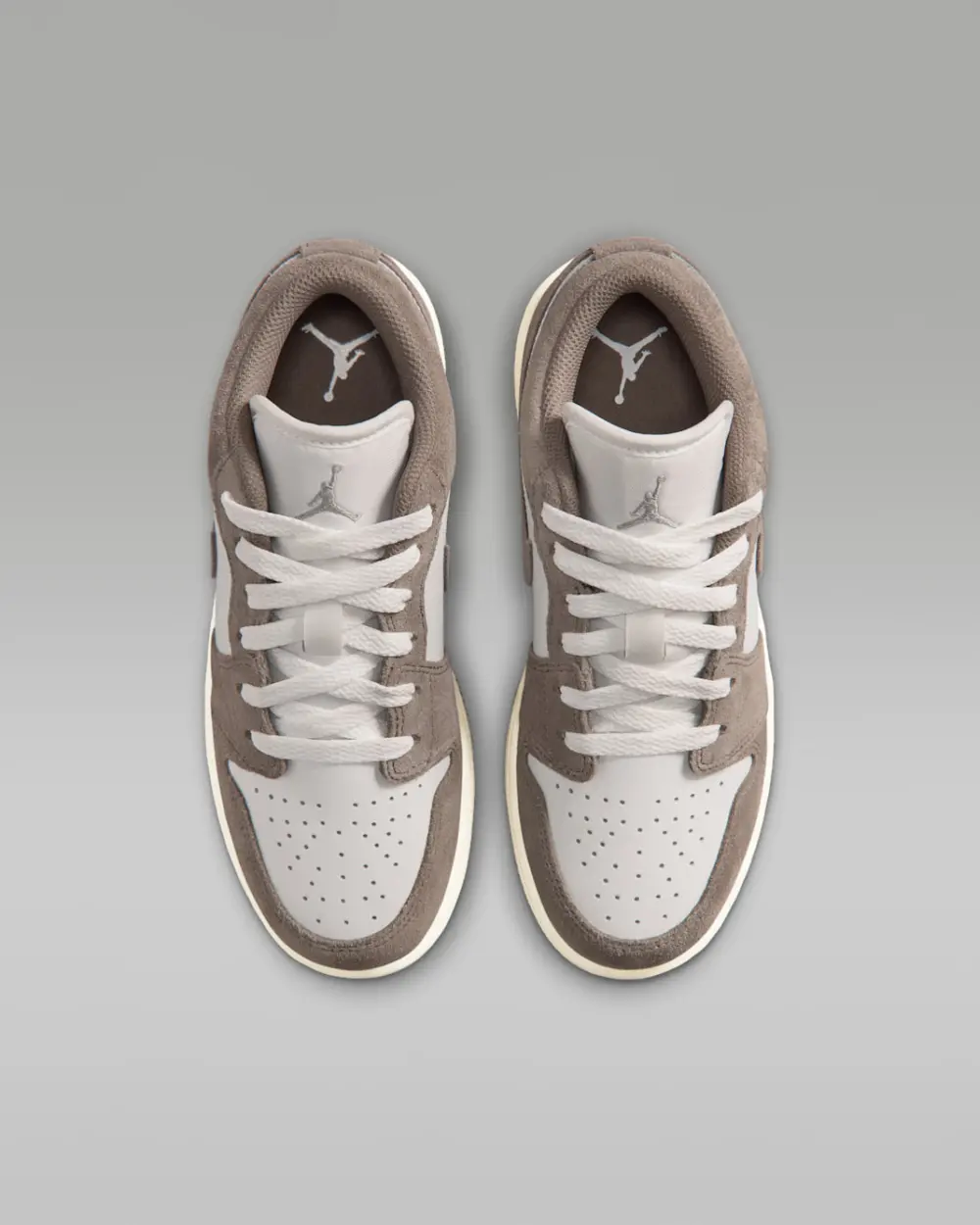 Alternative view of Giày Nike Air Jordan 1 Low 'Olive Grey' 553560-026