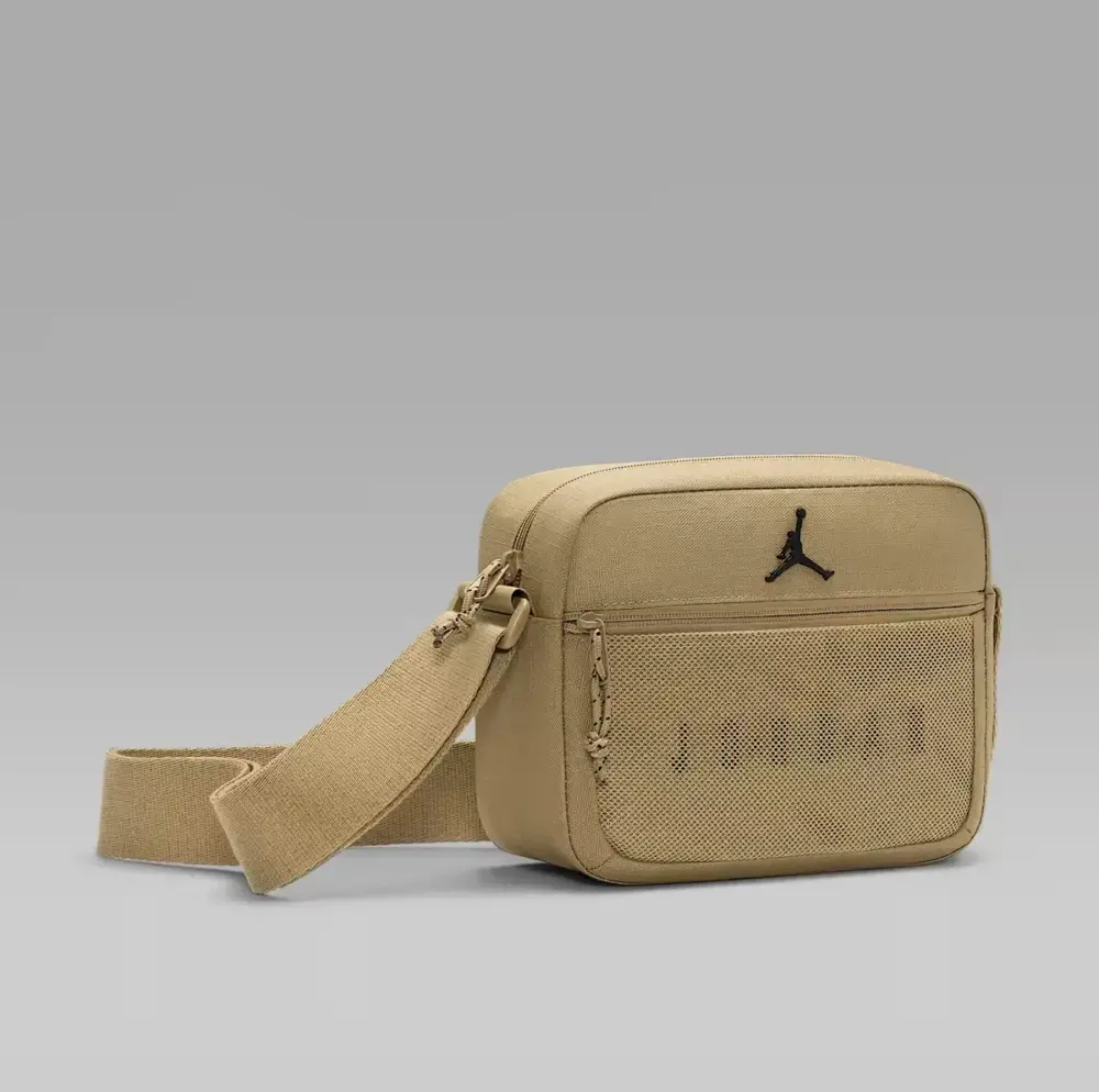 Alternative view of Túi Nike Air Jordan Blacktop ‘Desert Camo’ IR8394-234