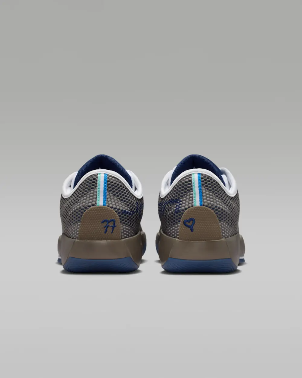 Alternative view of Giày Nike Luka 77 'Olive Grey' IF1611-002