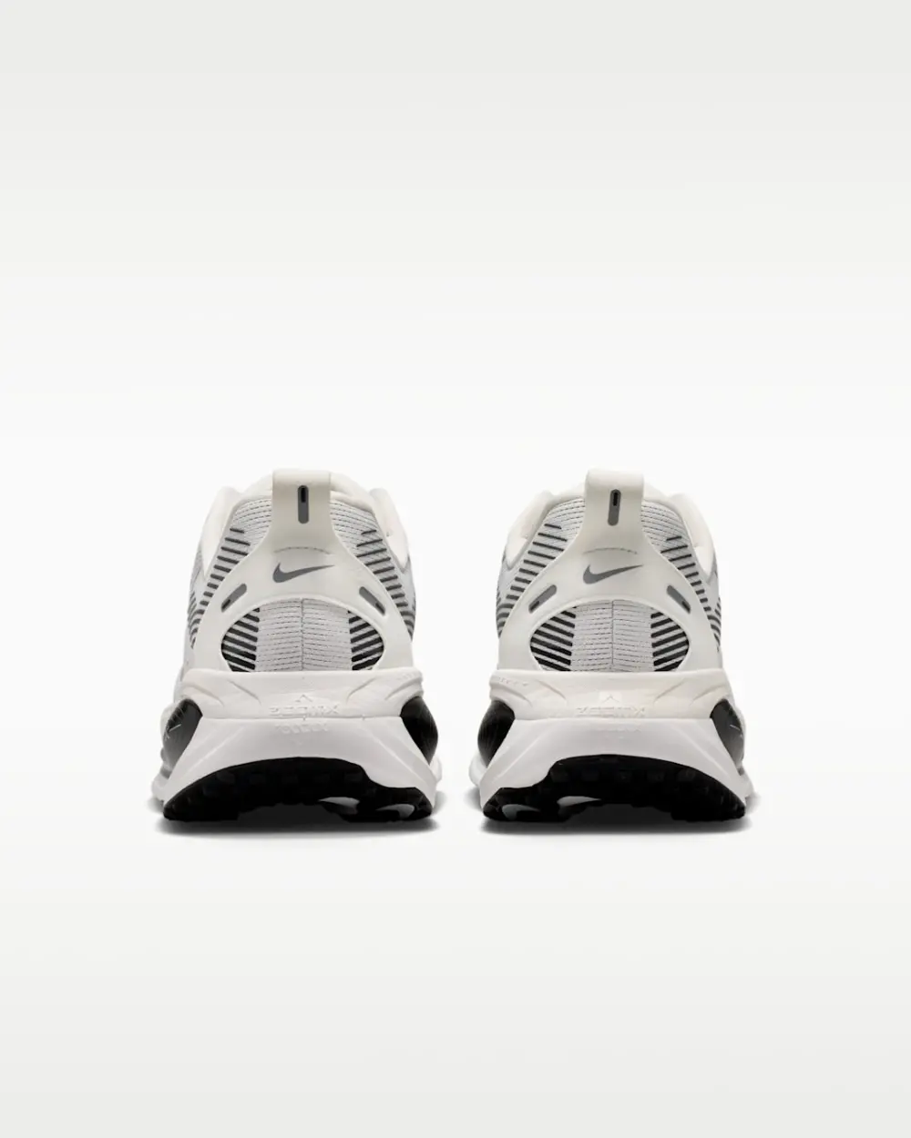 Alternative view of Giày Nike Vomero 18 'Summit White' II7189-100