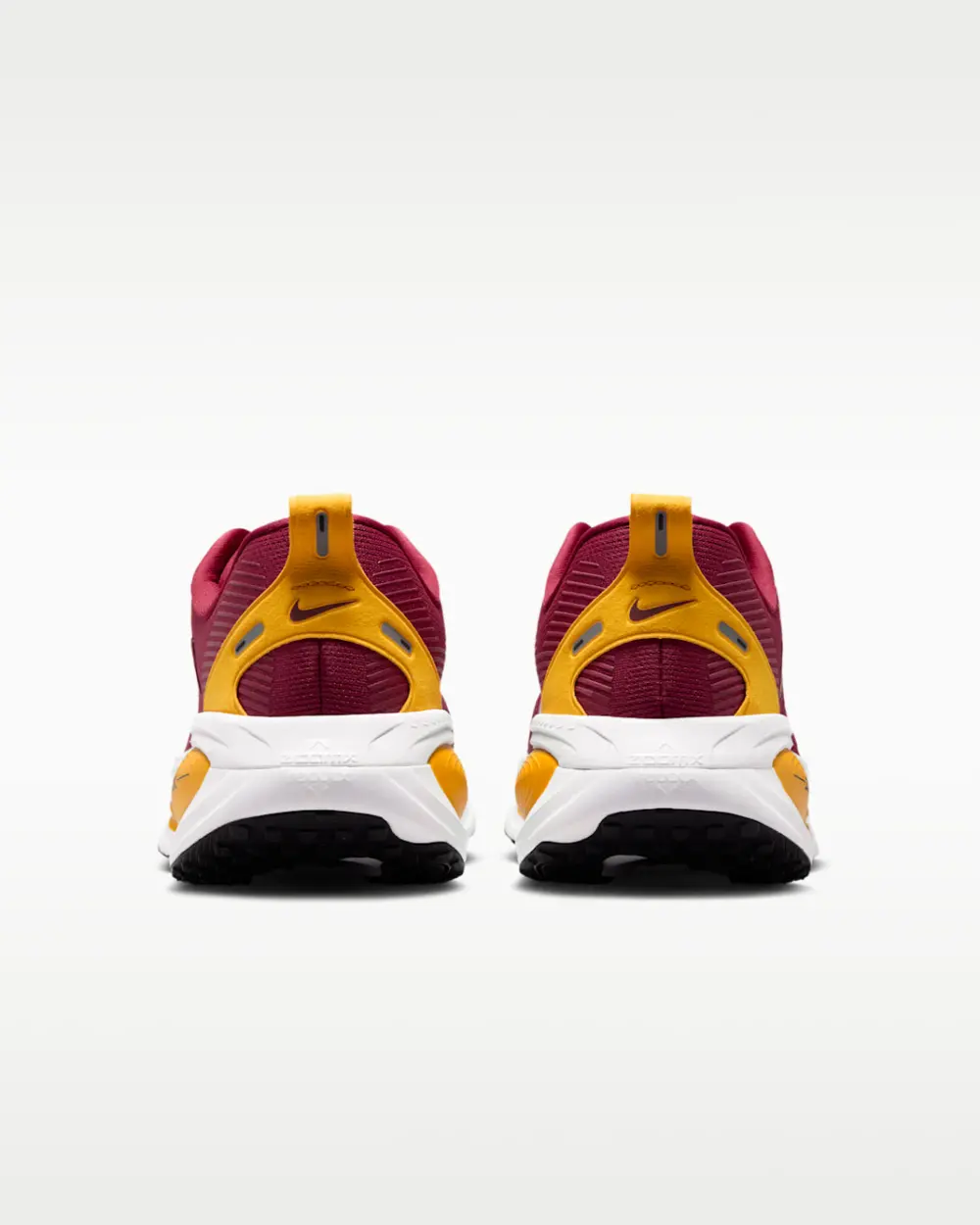 Alternative view of Giày Nike College Vomero 18 'Team Crimson' IQ6894-600