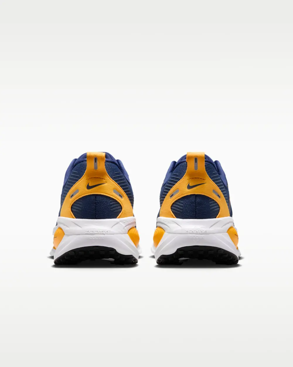 Alternative view of Giày Nike College Vomero 18 'College Navy' IQ6898-400