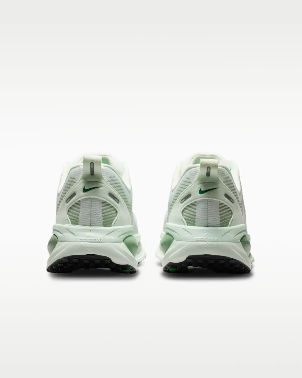 Alternative view of Giày Nike Vomero 18 'Barely Green' HM6804-300