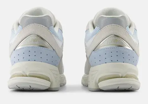 Giày New Balance 2002R Embraces Seasonal 'Sky Blue' U2002RNA - Ảnh 3