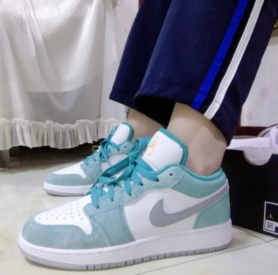 Giày Nike Air Jordan 1 Low ‘New Emerald’ DO8244-301 - Ảnh 4