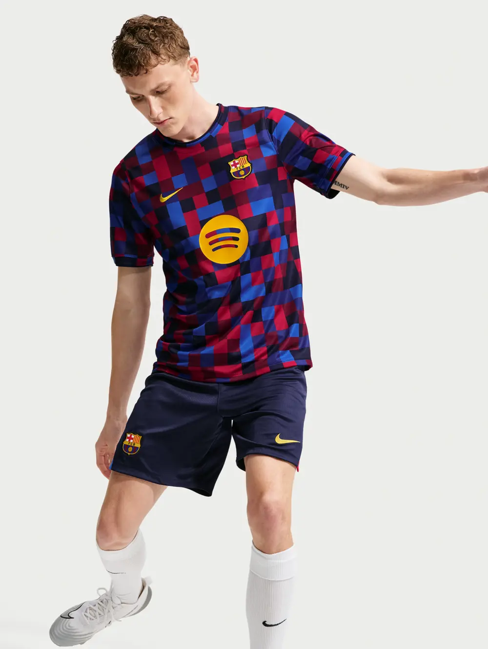 Alternative view of Áo Nike Barcelona Dri-FIT Pre-Match Jersey II1667-621
